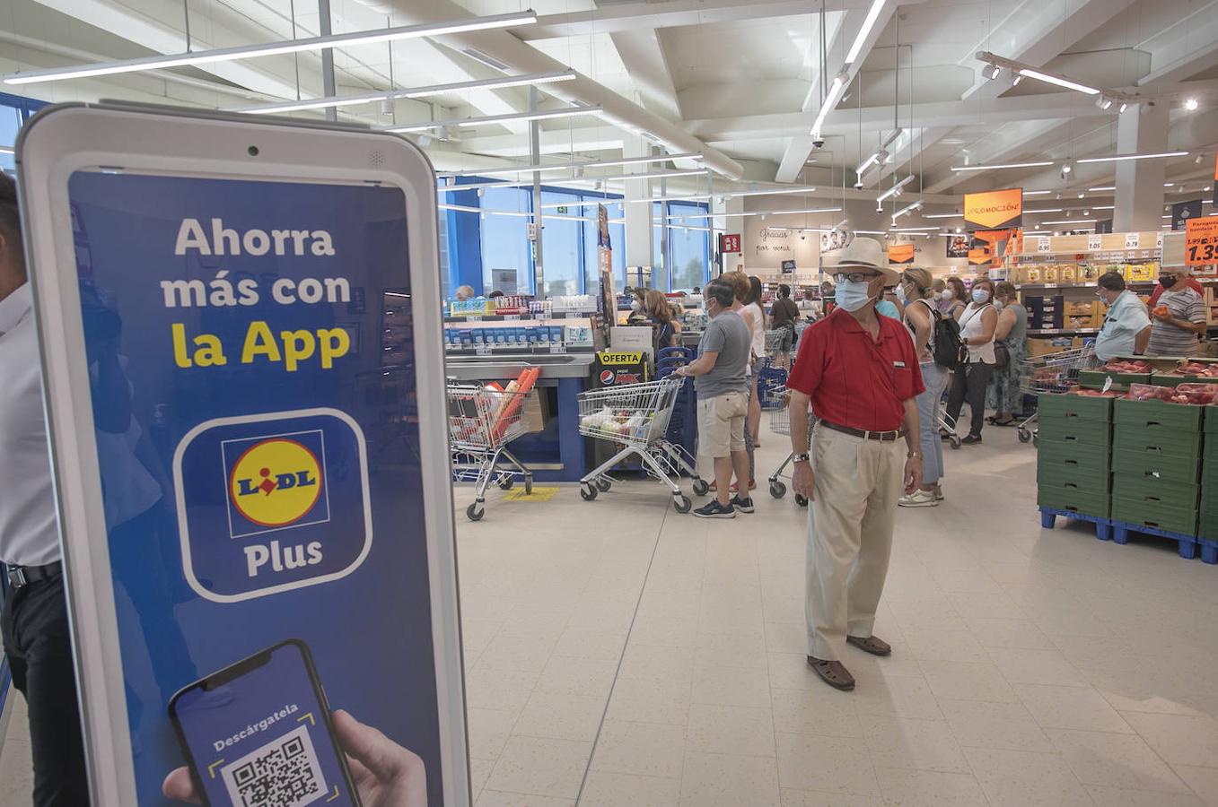 La apertura del nuevo supermercado Lidl de Córdoba, en imágenes