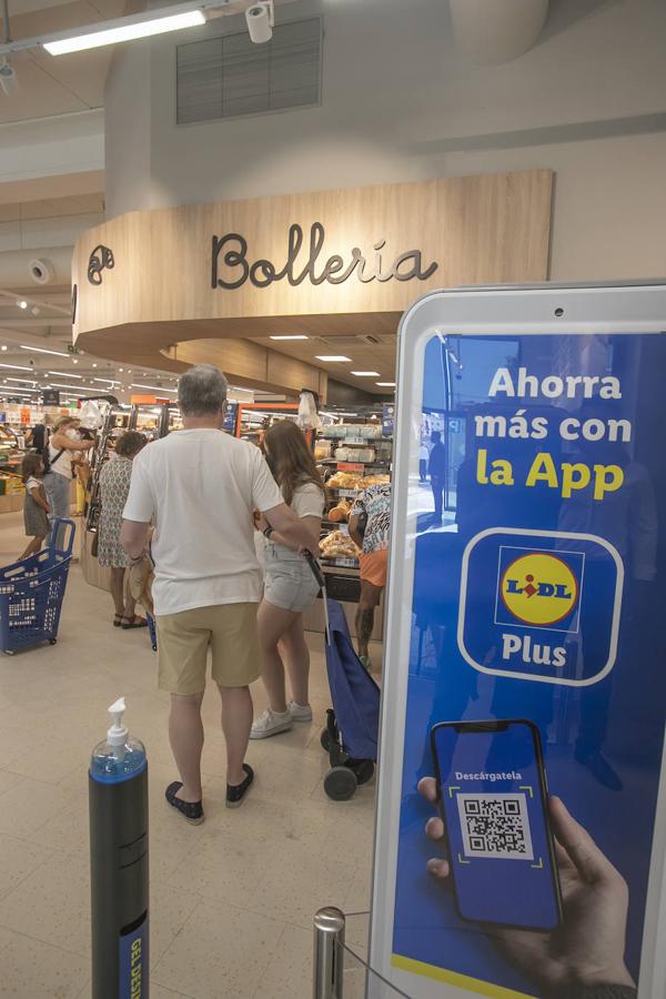 La apertura del nuevo supermercado Lidl de Córdoba, en imágenes