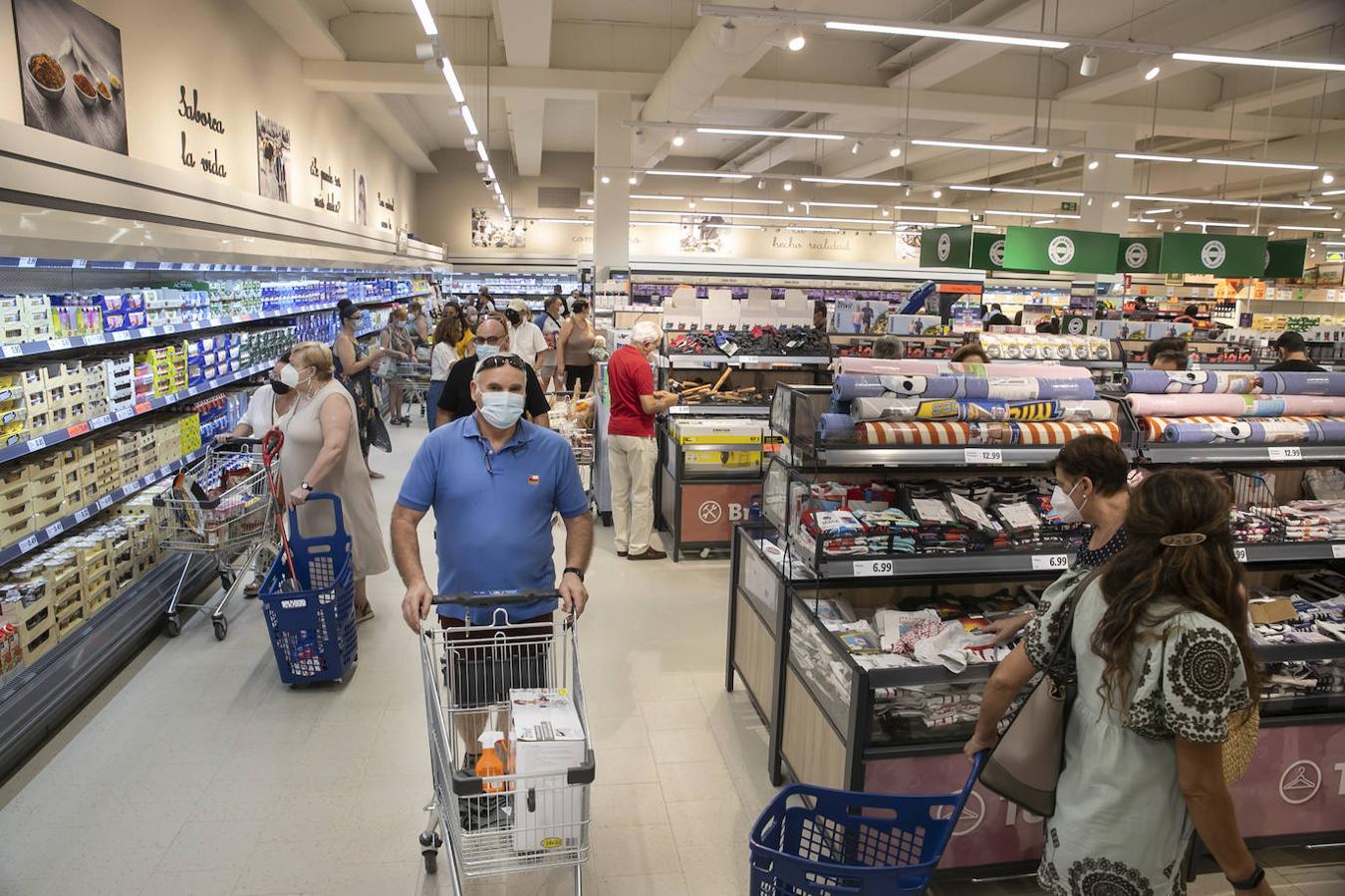 La apertura del nuevo supermercado Lidl de Córdoba, en imágenes