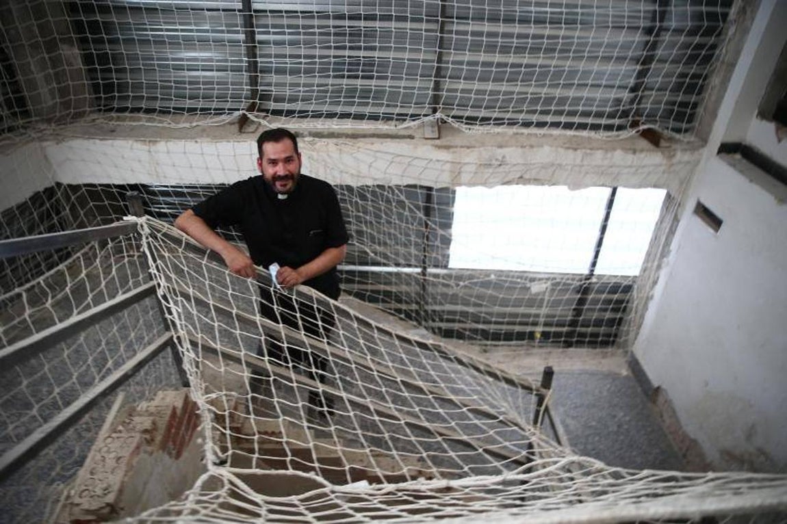 En imágenes: El edificio parroquial de La Paloma, siete meses después de la explosión