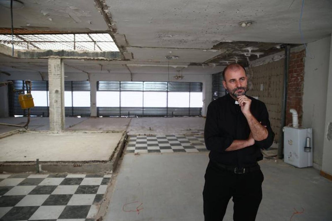 En imágenes: El edificio parroquial de La Paloma, siete meses después de la explosión