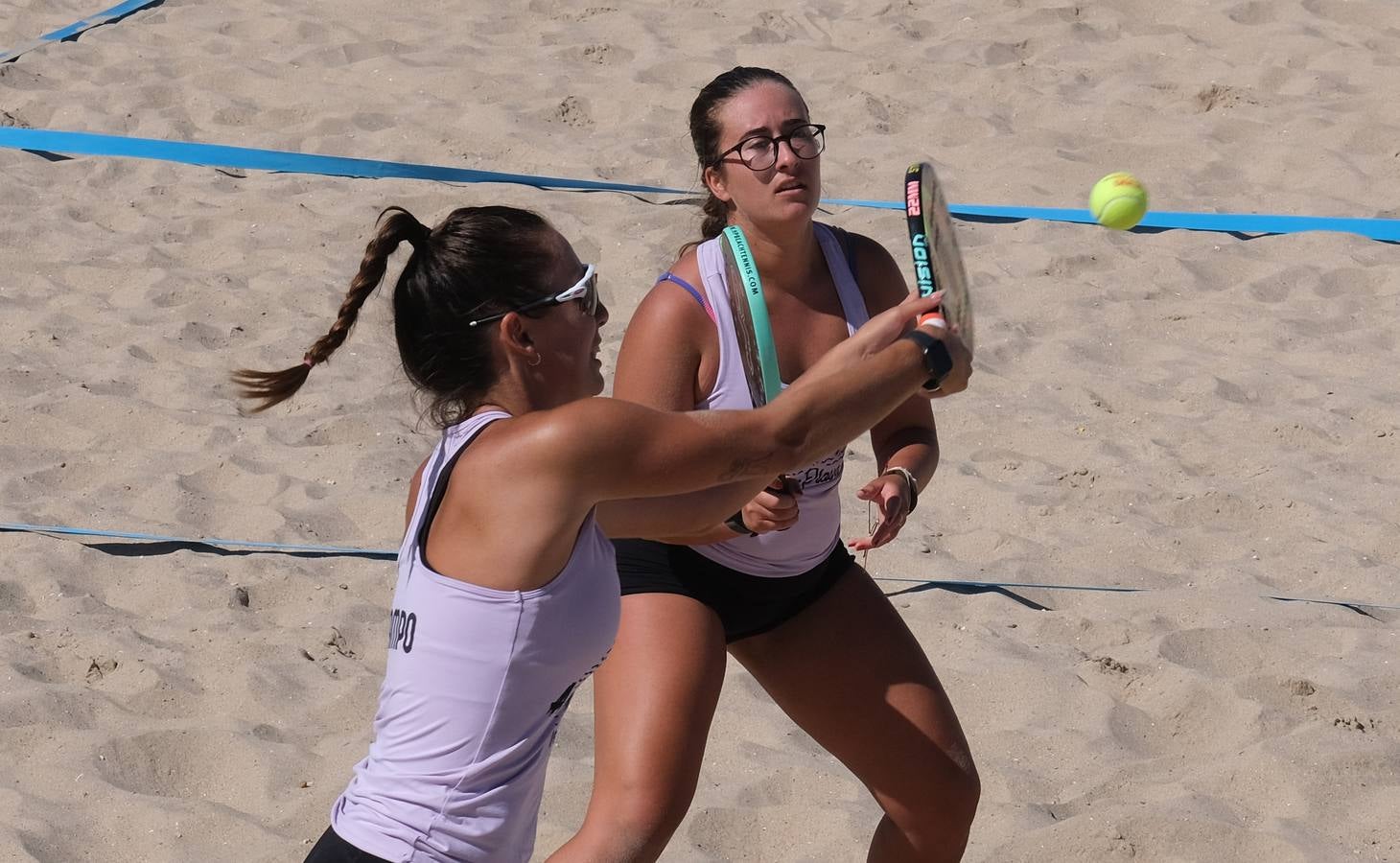 FOTOS: Liga Mapfre de Tenis Playa en La Victoria, en Cádiz capital