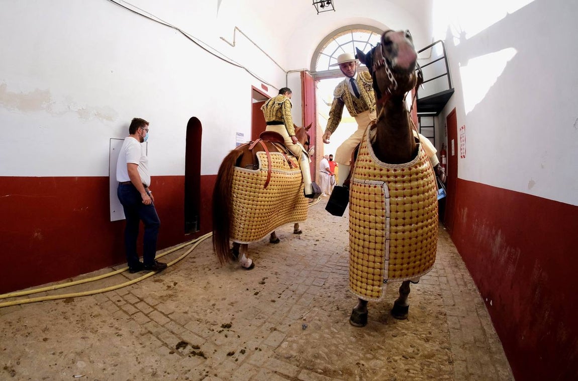 FOTOS: Mano a mano entre José María Manzanares y Pablo Aguado en El Puerto