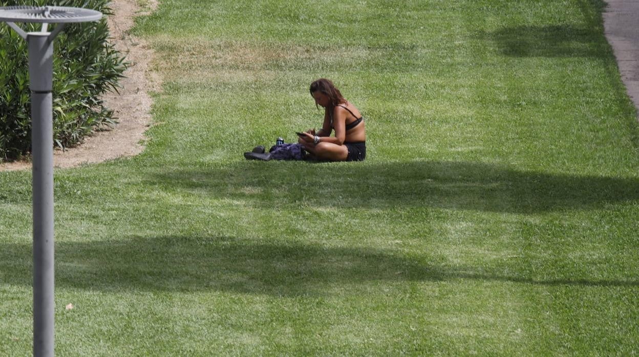 Los turistas durantela ola de calor en Córdoba, en imágenes