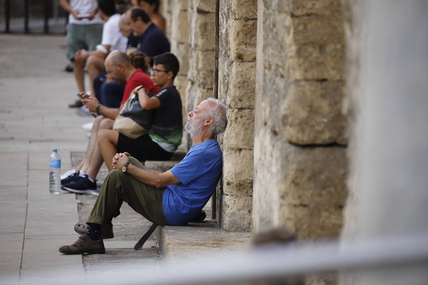 Los turistas durantela ola de calor en Córdoba, en imágenes