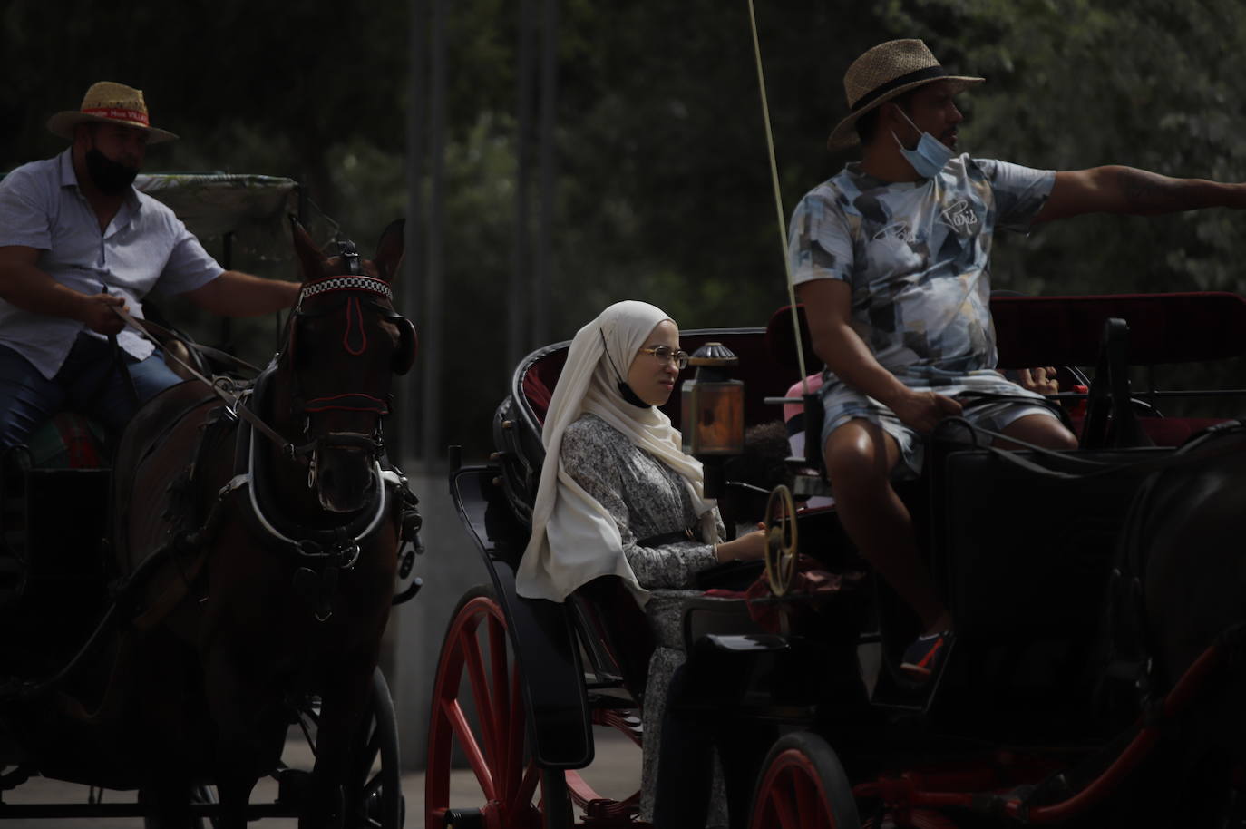 Los turistas durantela ola de calor en Córdoba, en imágenes