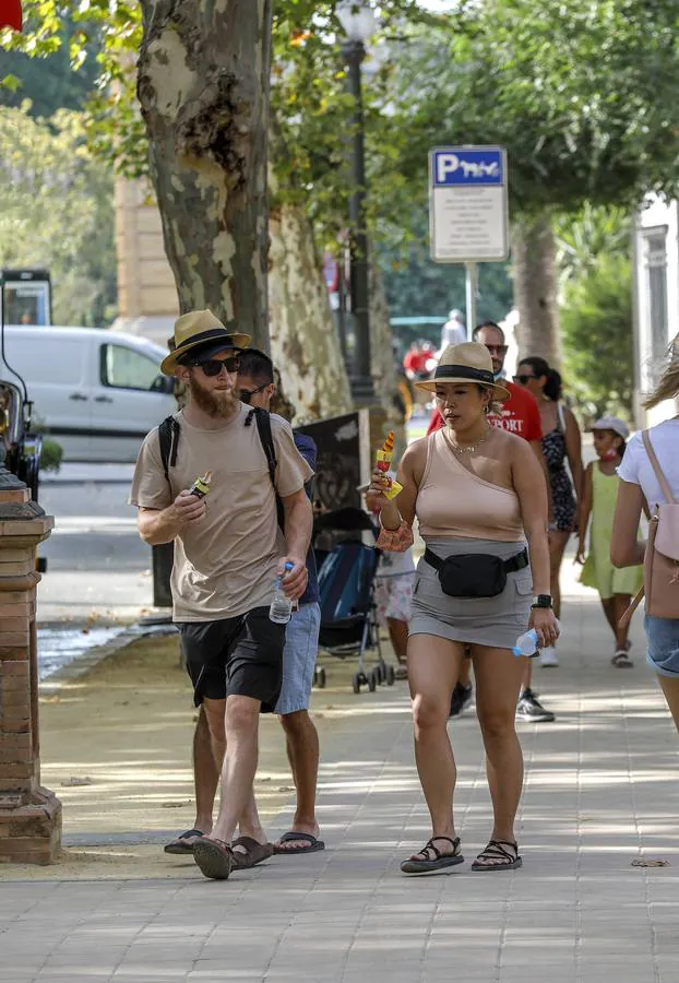 La ola de calor comienza a notarse por las calles de Sevilla