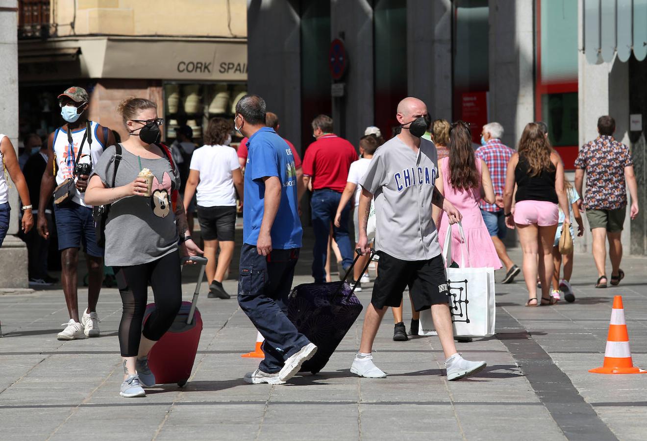 Turistas en plena ola de calor en Toledo