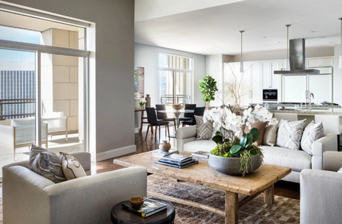 Así es el penthouse de Matthew Perry. Esta no es la primera vez que la propiedad sale al mercado. En 2019 se puso en venta por 35 millones de dólares (unos 29,3 millones de euros), pero nadie se hizo con ella. Después, el artista hizo una rebaja considerable hasta los 23 millones de dólares (19,2 millones de euros), 3 millones más (2,5 millones de euros) de los 20 que pagó, por ella, en 2017, el que diera vida al mítico Chandler.