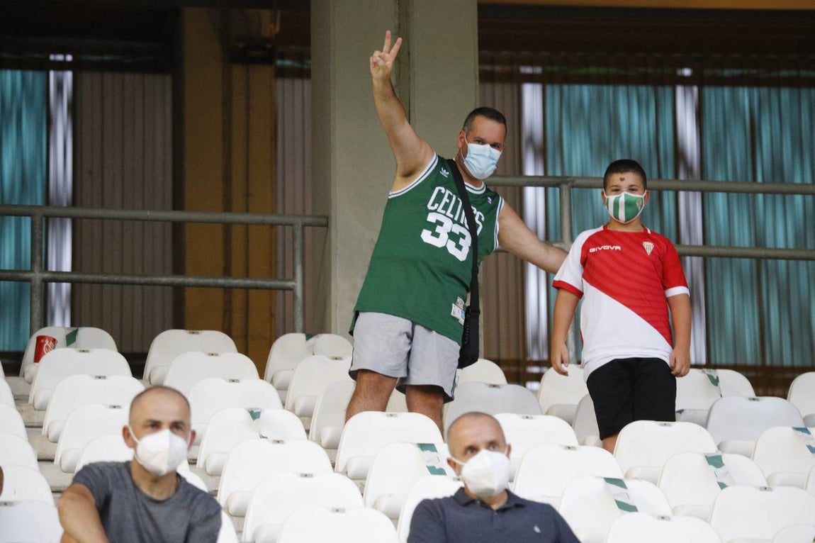 El regreso del público en el Córdoba-Rayo Majadahonda, en imágenes