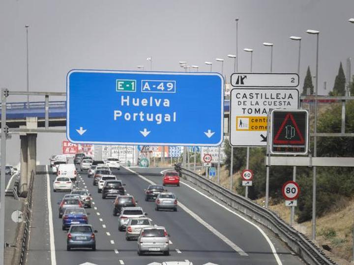 Las peores previsiones meteorológicas no se cumplieron y la temperatura fue este sábado en Sevilla muy alta, pero no de récord