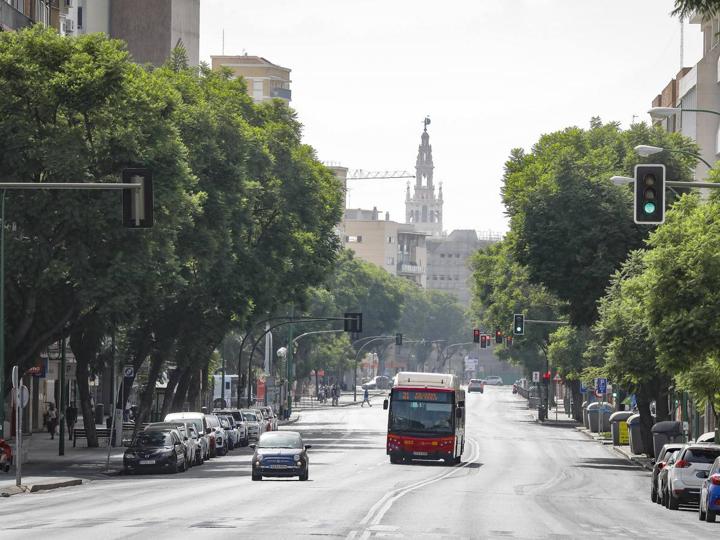 Las peores previsiones meteorológicas no se cumplieron y la temperatura fue este sábado en Sevilla muy alta, pero no de récord