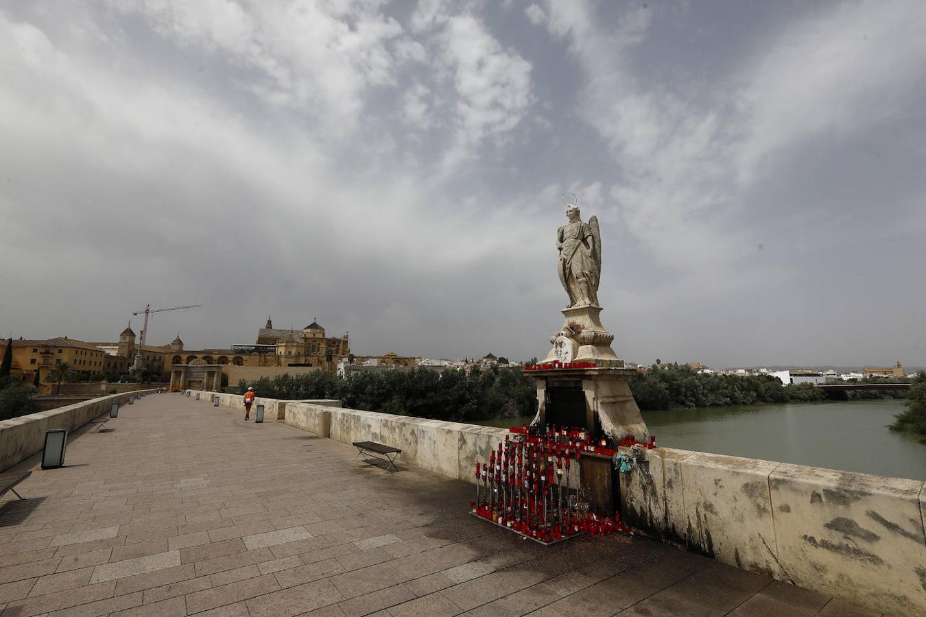 En imágenes, Córdoba desierta en plena ola de calor