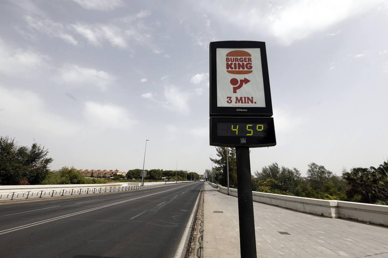 En imágenes, Córdoba desierta en plena ola de calor