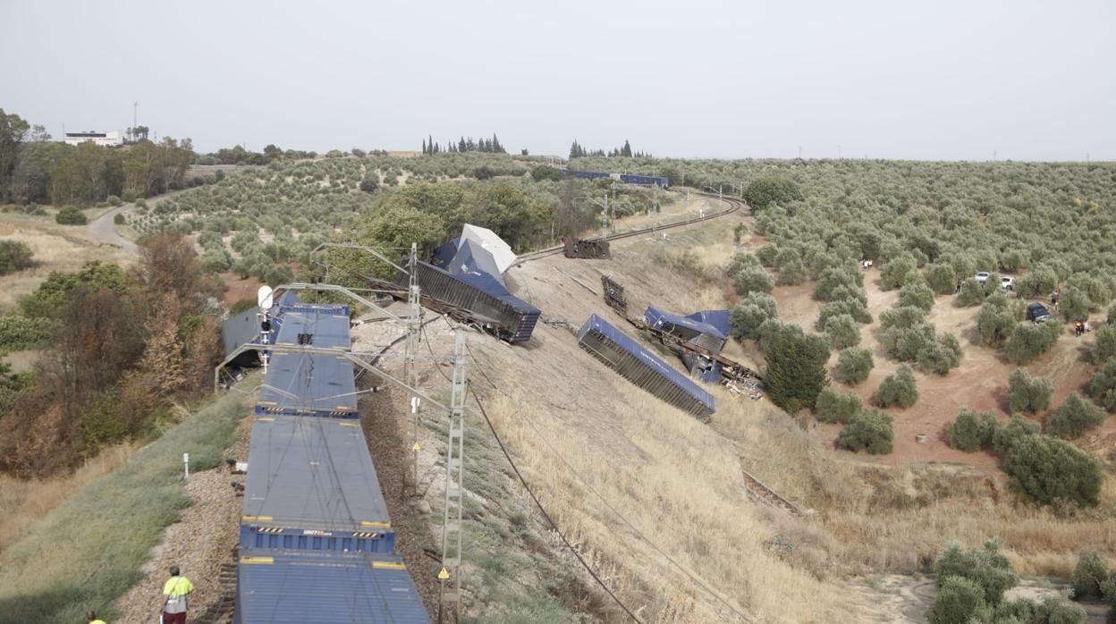 El descarrilamiento del tren en Montoro, en imágenes