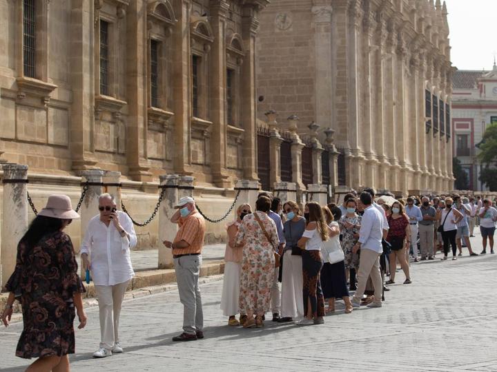 Meneses ha mostrado su deseo de hacer un acto extraordinario con la Virgen de los Reyes