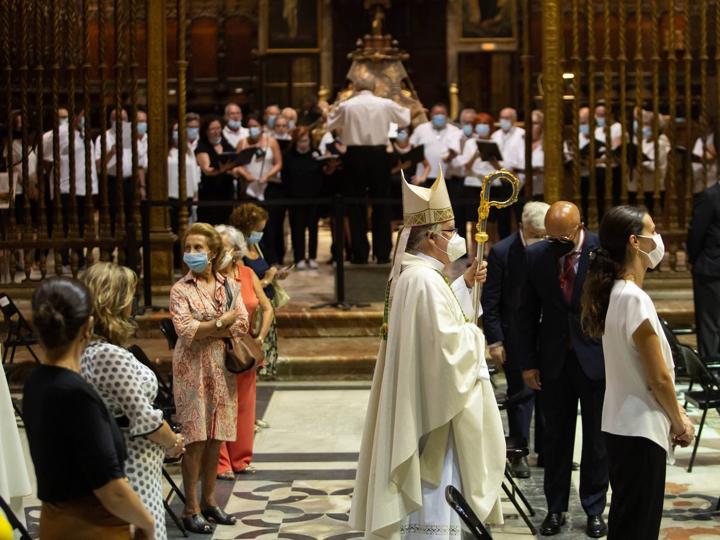 Meneses ha mostrado su deseo de hacer un acto extraordinario con la Virgen de los Reyes