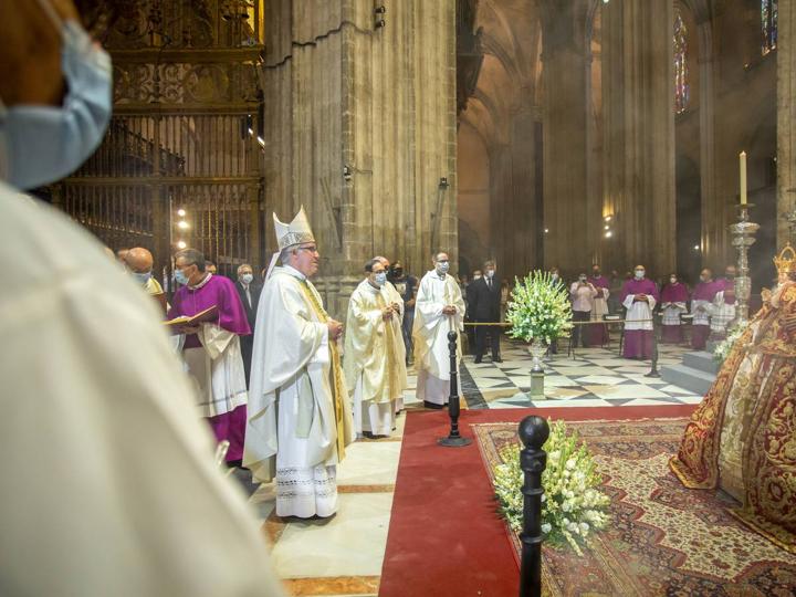 Meneses ha mostrado su deseo de hacer un acto extraordinario con la Virgen de los Reyes