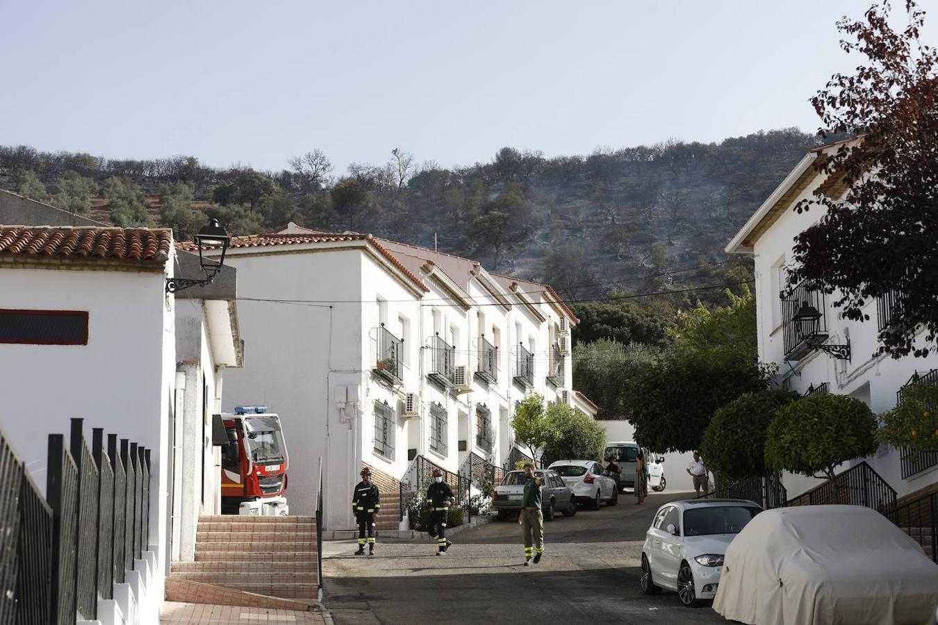 La extinción del incendio forestal de Villaharta, en imágenes