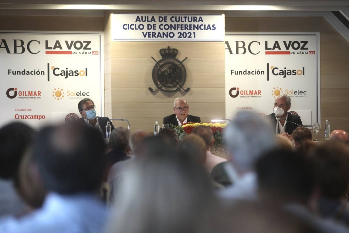 FOTOS: Alfonso Guerra en el Aula de Cultura de El Buzo en el Club de Golf de Vista Hermosa