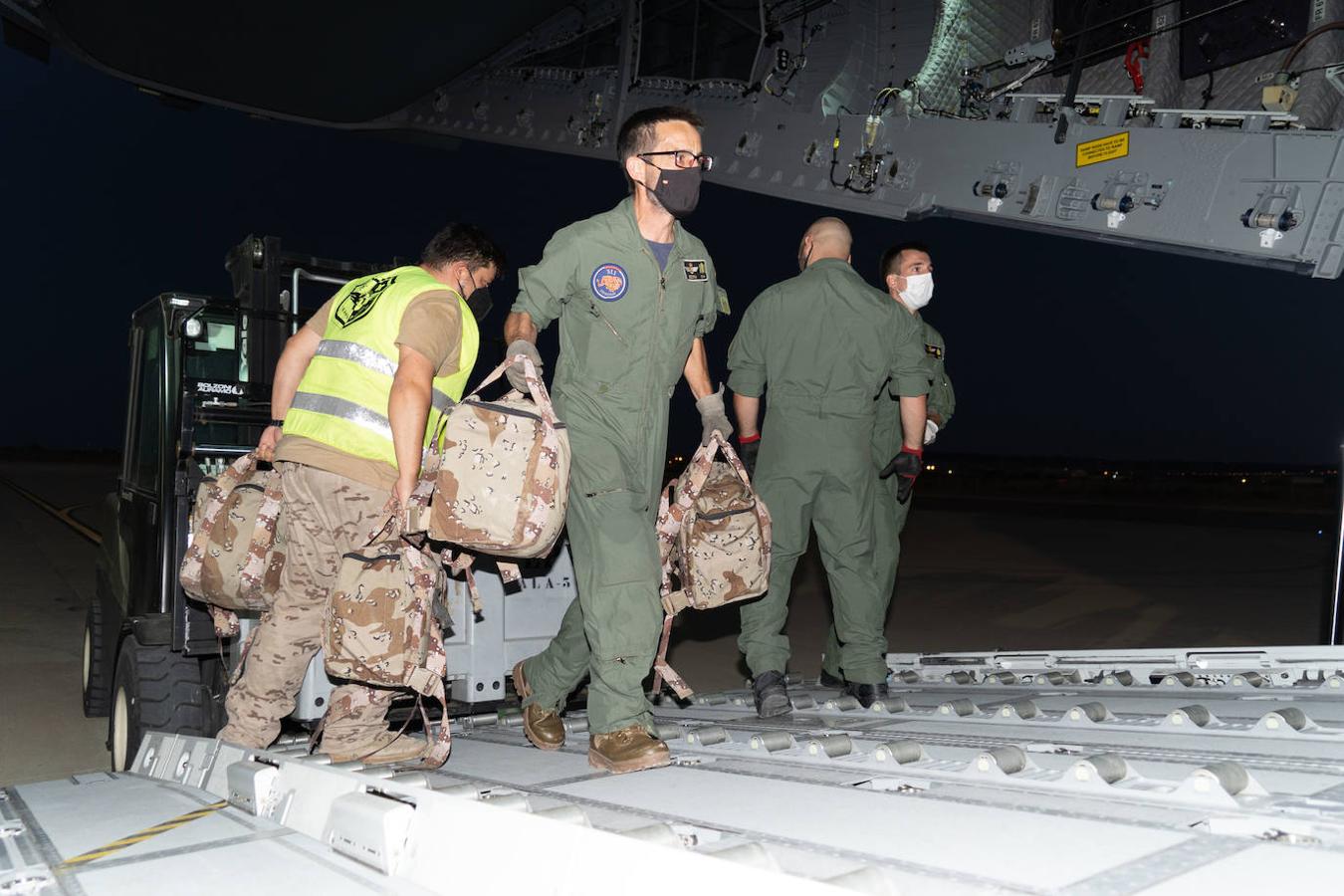 En imágenes, el despegue del primer avión desde Zaragoza para la repatriación de españoles de Afganistán