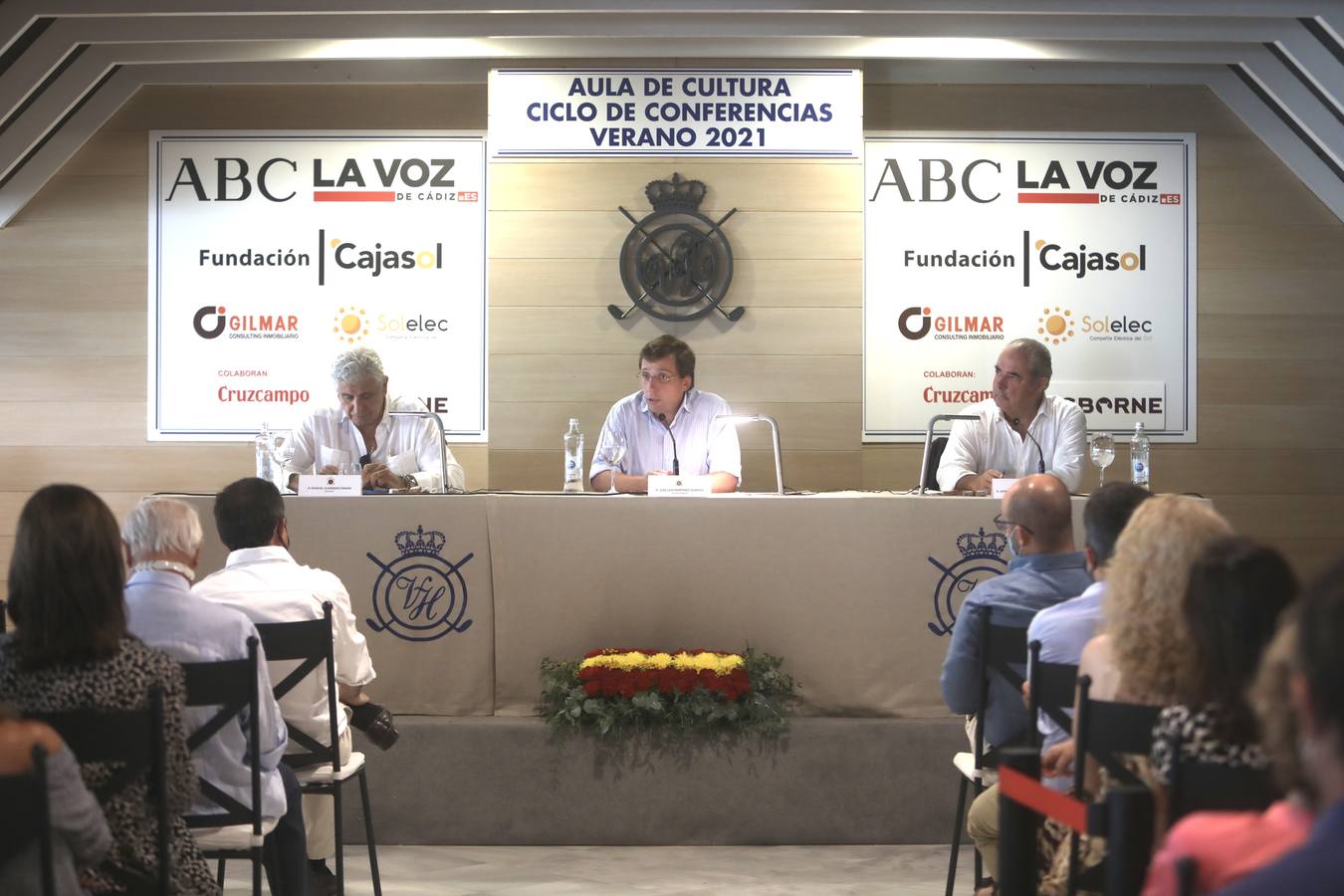 FOTOS: El alcalde de Madrid, Martínez-Almeida, en el ciclo de conferencias Aula de Cultura de Vista Hermosa, en El Puerto