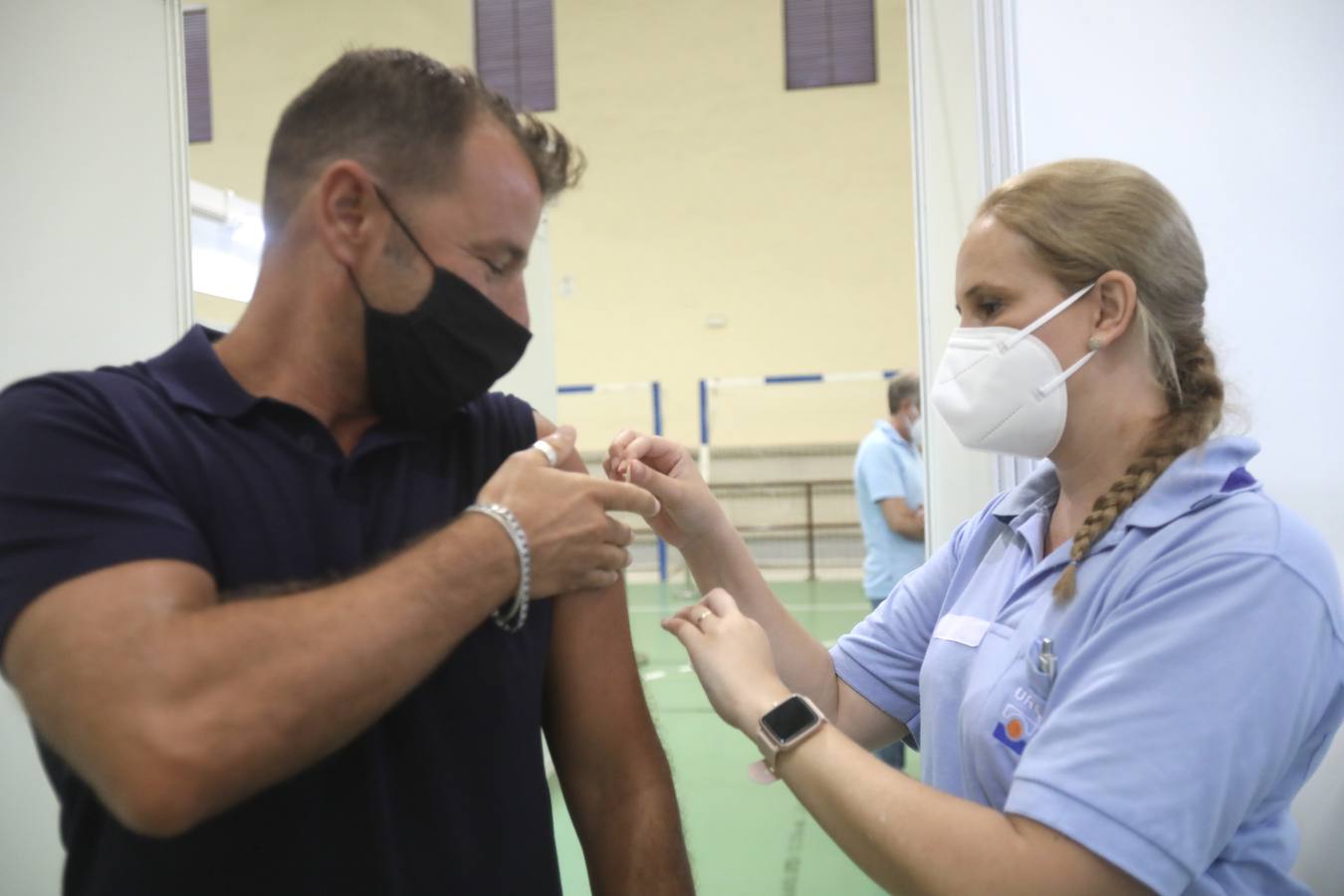 Fotos: Vacunación masiva en Jerez en el Pabellón Polideportivo Vega Veguita