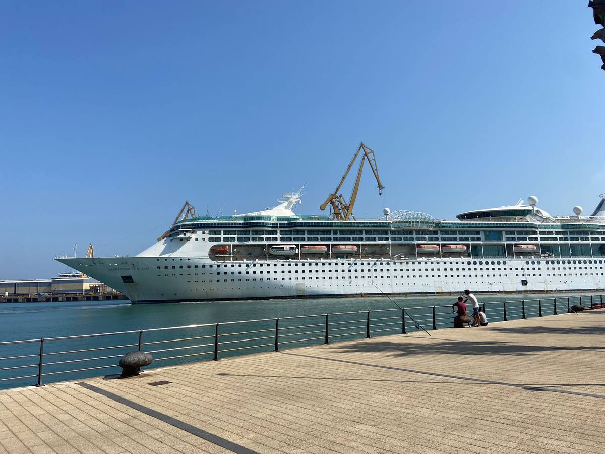 Fotos: El crucero ‘Enchantment of the Seas’ llega a Navantia Cádiz