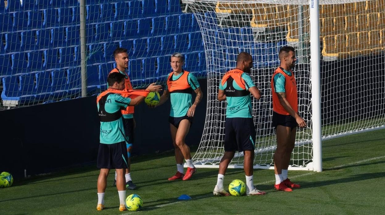 FOTOS: Entrenamiento del Cádiz CF antes de visitar el Benito Villamarín