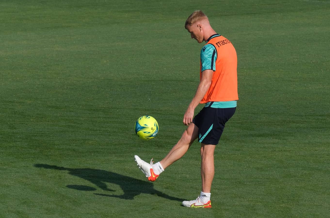 FOTOS: Entrenamiento del Cádiz CF antes de visitar el Benito Villamarín