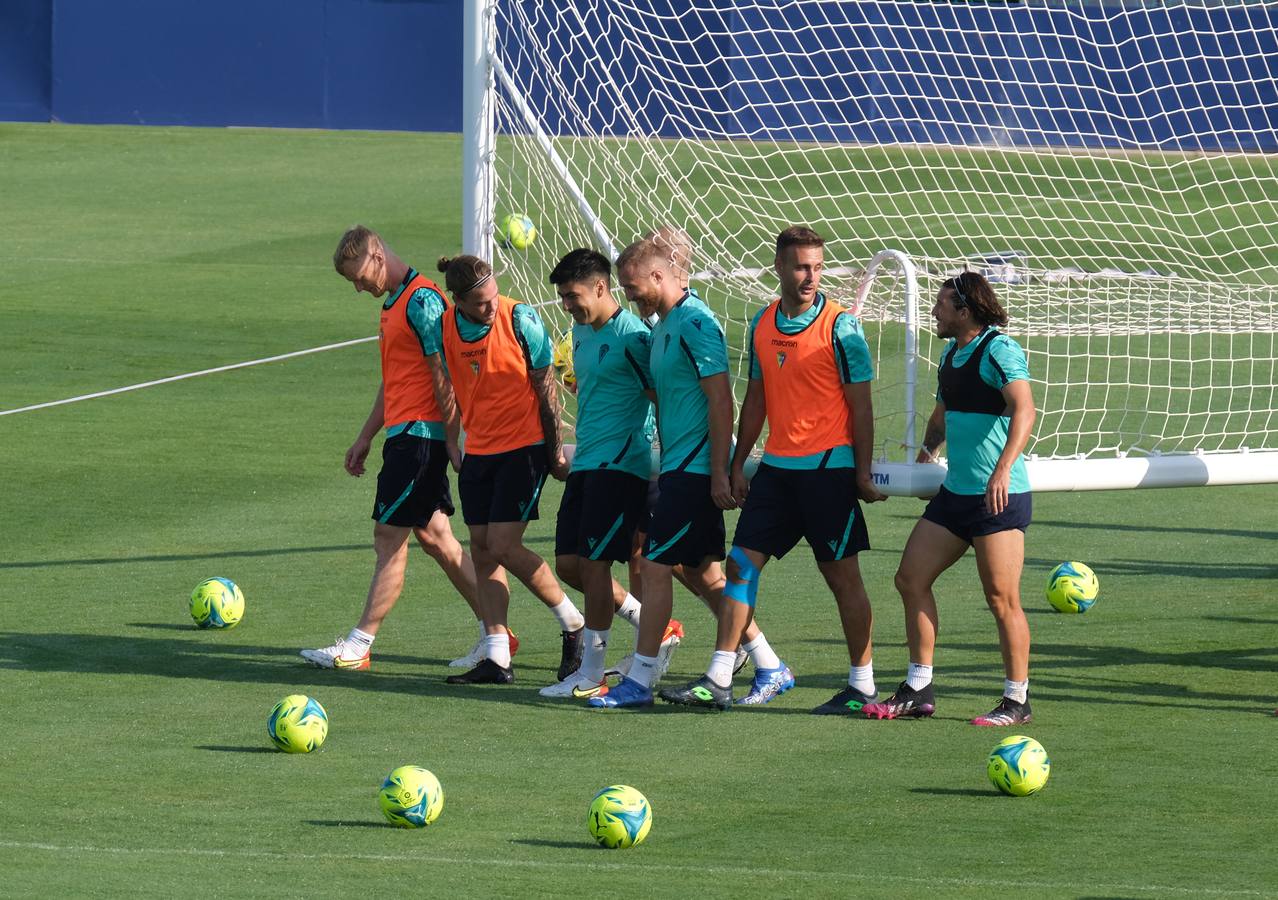 FOTOS: Entrenamiento del Cádiz CF antes de visitar el Benito Villamarín