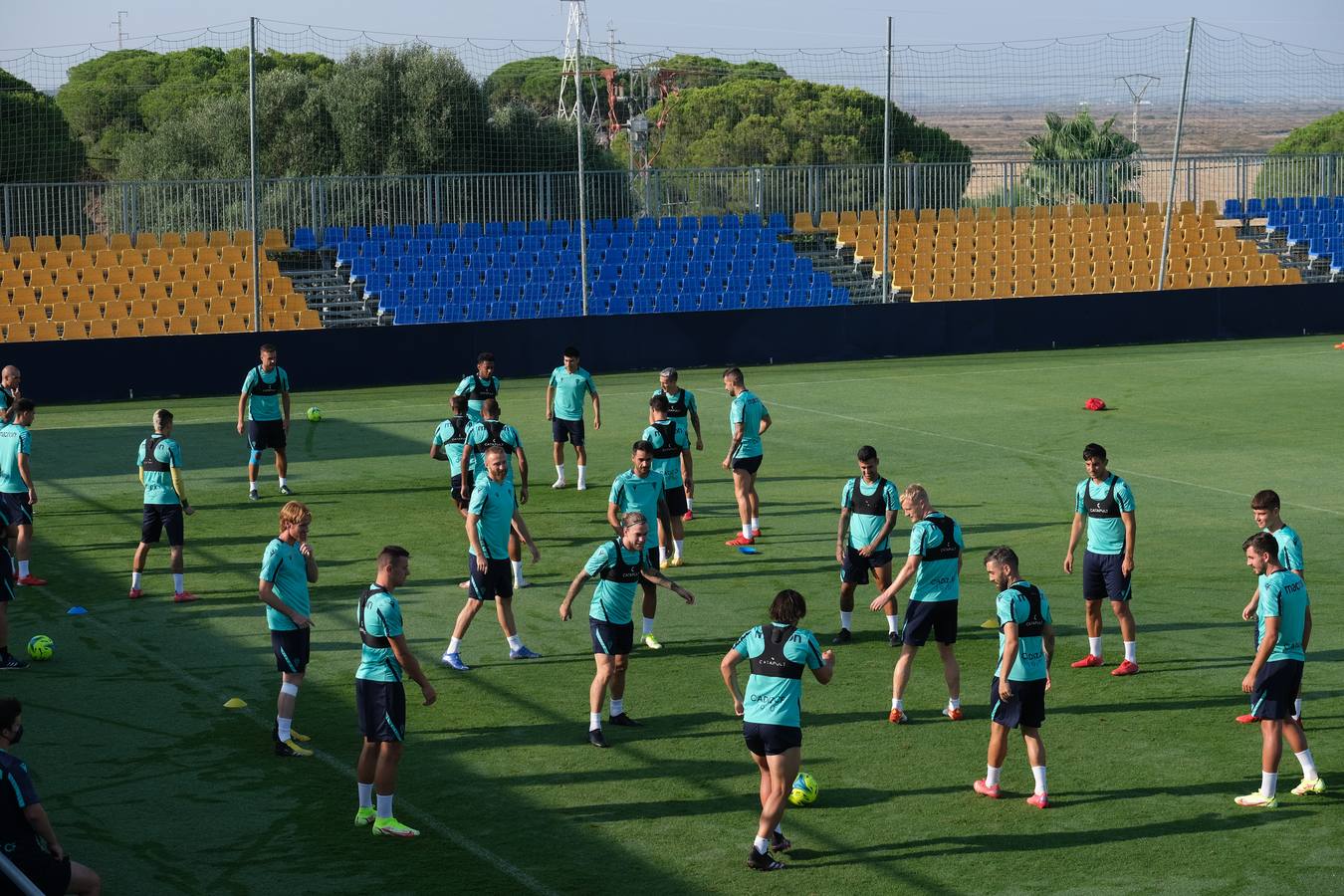 FOTOS: Entrenamiento del Cádiz CF antes de visitar el Benito Villamarín