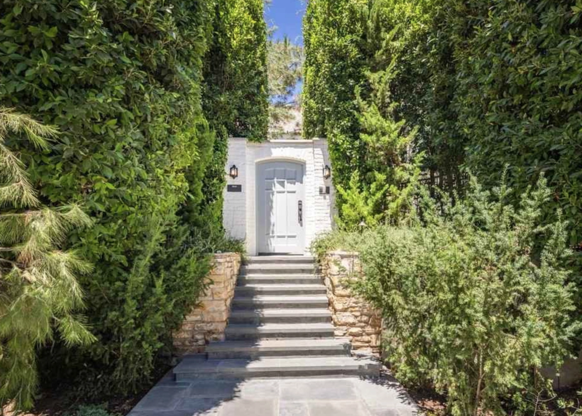 Así es la mansión de Los Feliz de DiCaprio. Una exclusiva vivienda en la que disfrutar de un maravilloso retiro en plena naturaleza.