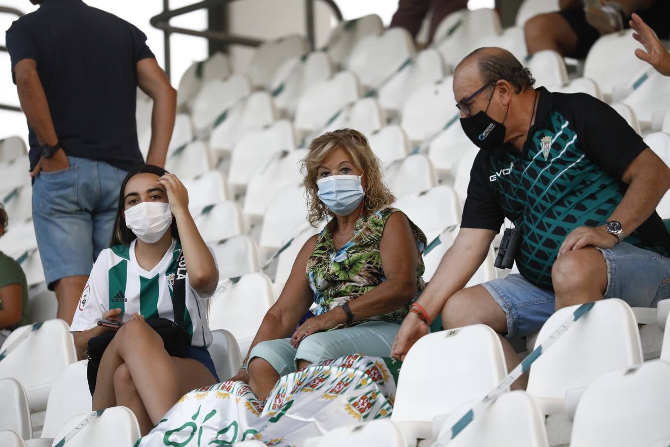 El ambiente previo al partido entre el Córdoba y el Extremadura, en imágenes