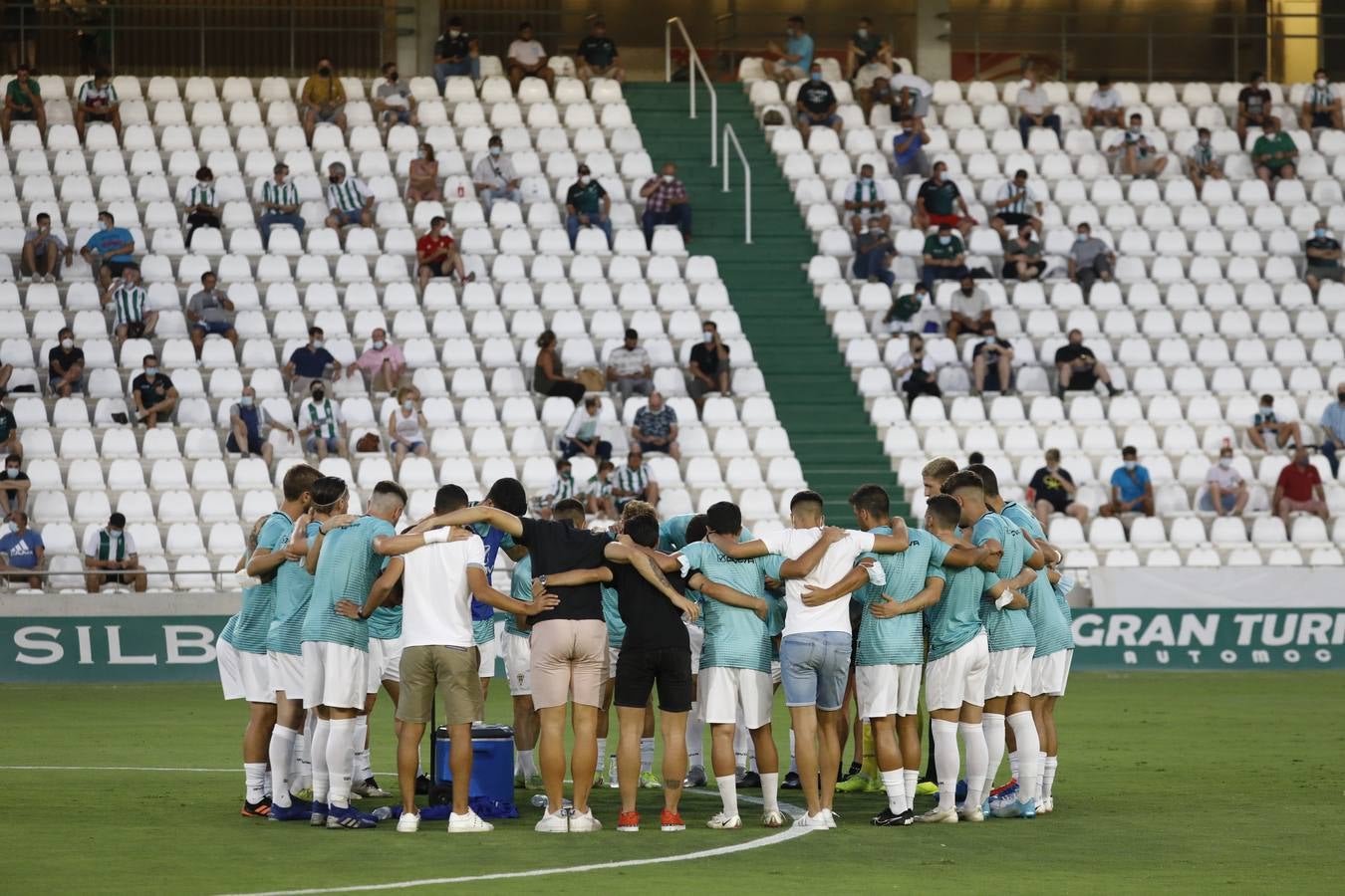 El ambiente previo al partido entre el Córdoba y el Extremadura, en imágenes