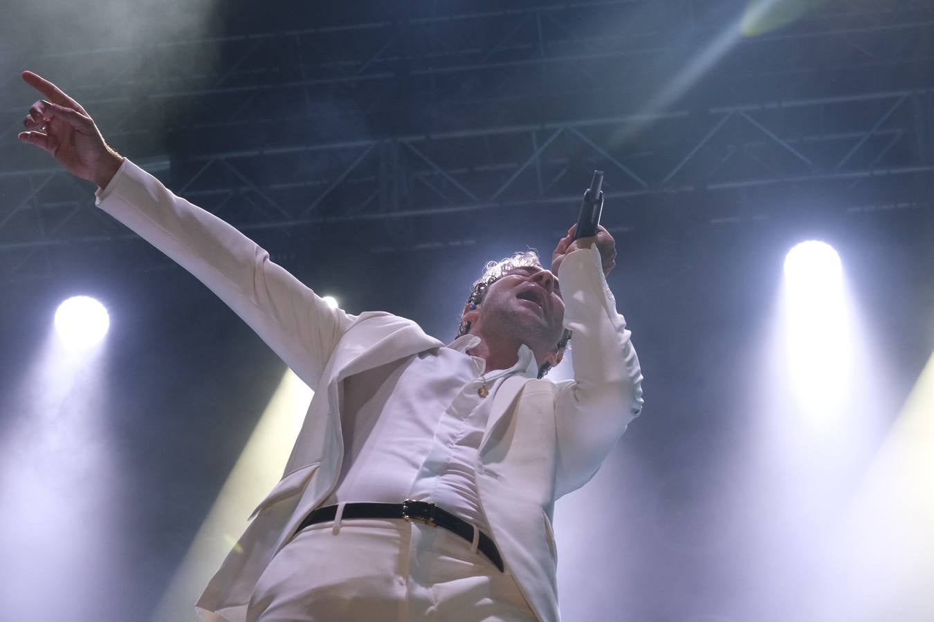 FOTOS: El huracán Bisbal pasa por el Concert Music Festival de Chiclana con un vendaval de ritmo