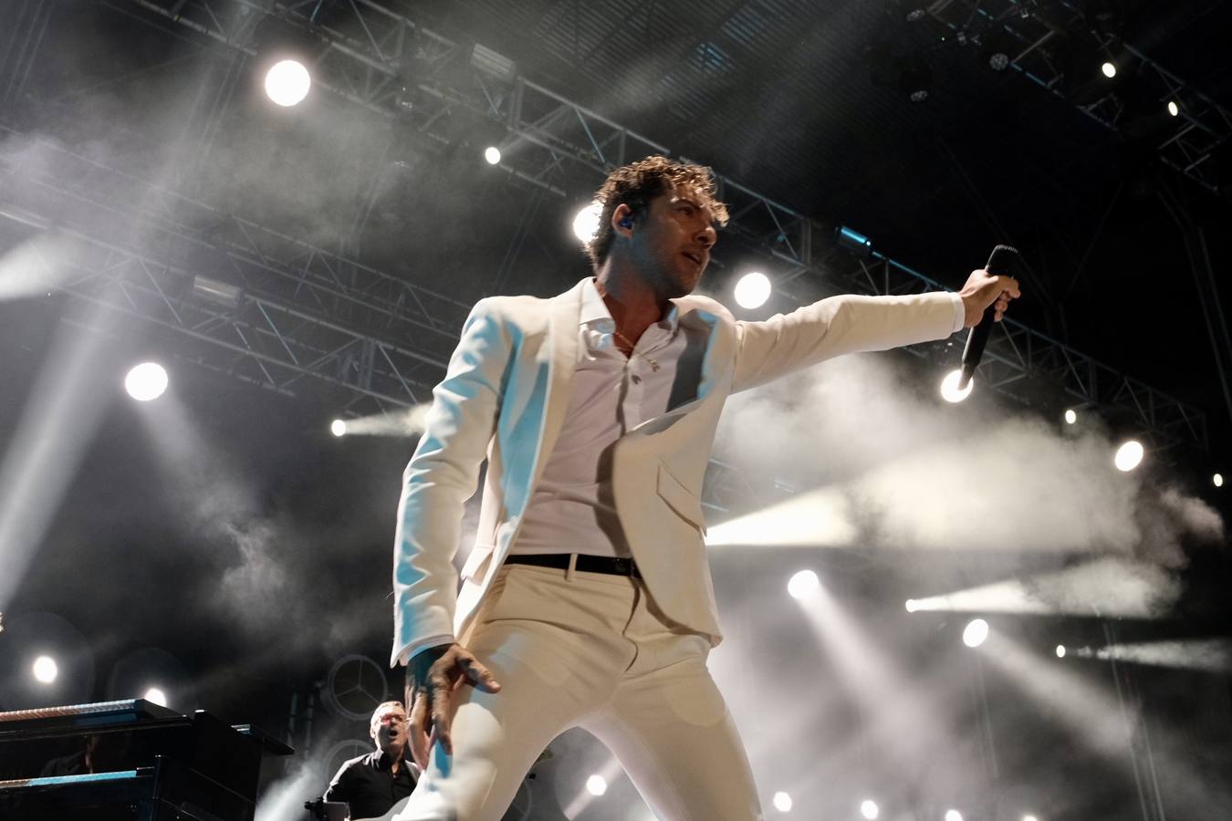 FOTOS: El huracán Bisbal pasa por el Concert Music Festival de Chiclana con un vendaval de ritmo