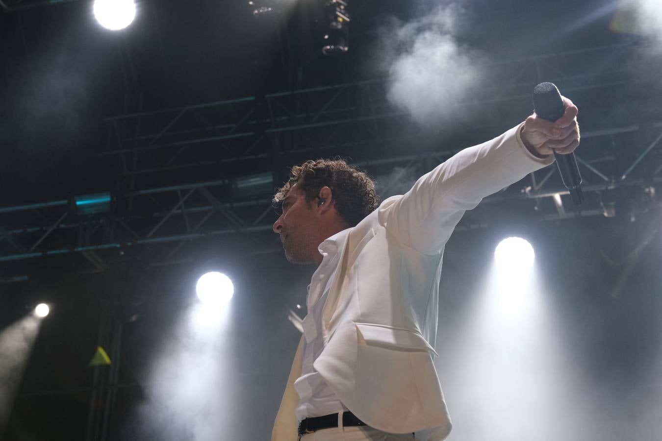 FOTOS: El huracán Bisbal pasa por el Concert Music Festival de Chiclana con un vendaval de ritmo