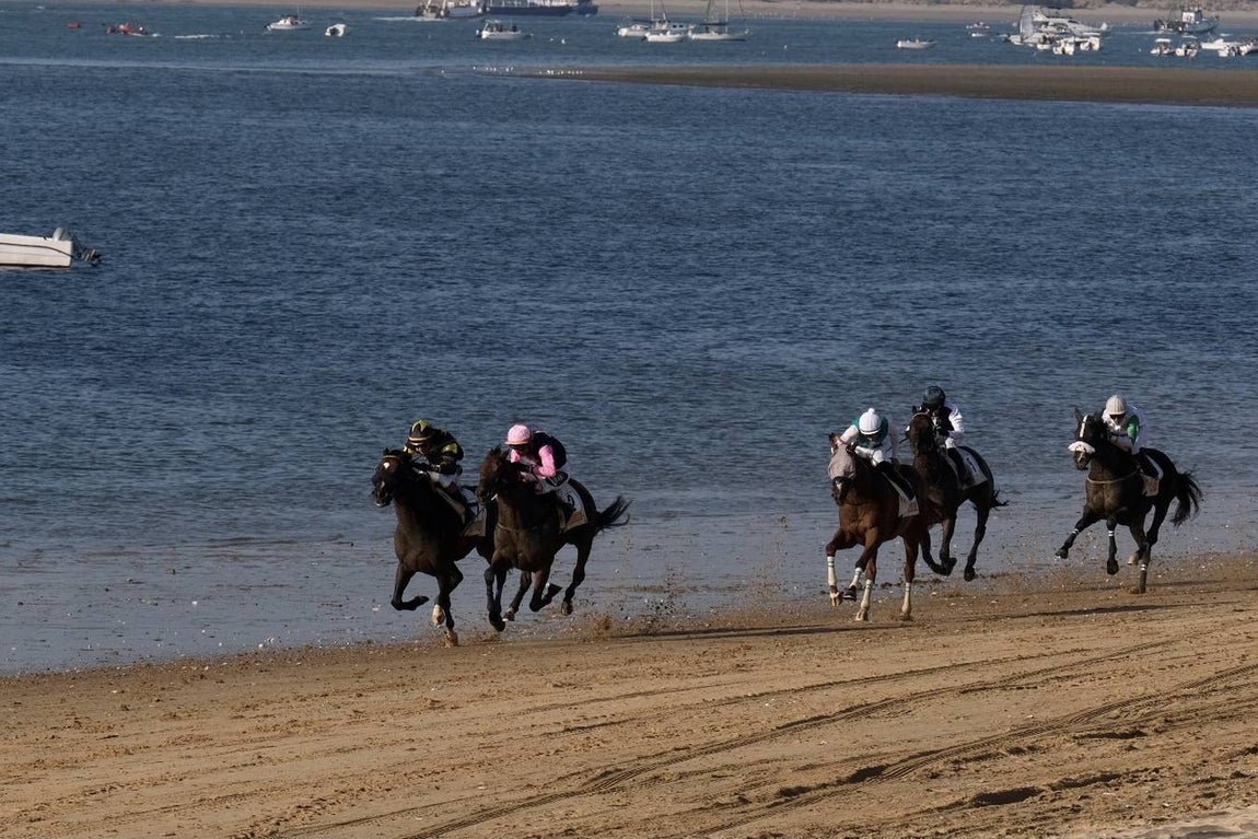 FOTOS: Segundo día de las Carreras de Caballos de Sanlúcar en el segundo ciclo