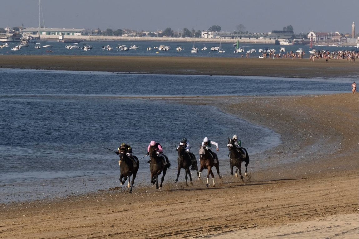 FOTOS: Segundo día de las Carreras de Caballos de Sanlúcar en el segundo ciclo