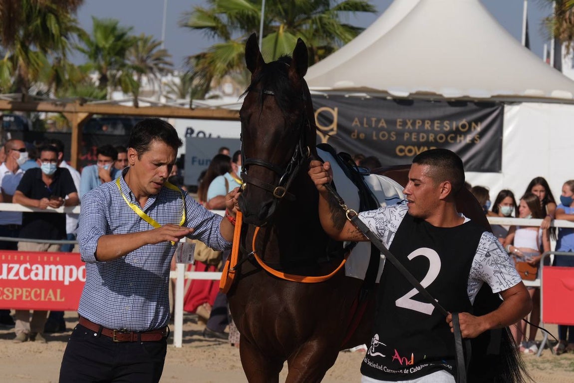 FOTOS: Segundo día de las Carreras de Caballos de Sanlúcar en el segundo ciclo