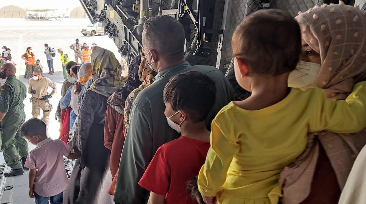 En imágenes, así ha sido el segundo vuelo español de evacuación en Kabul