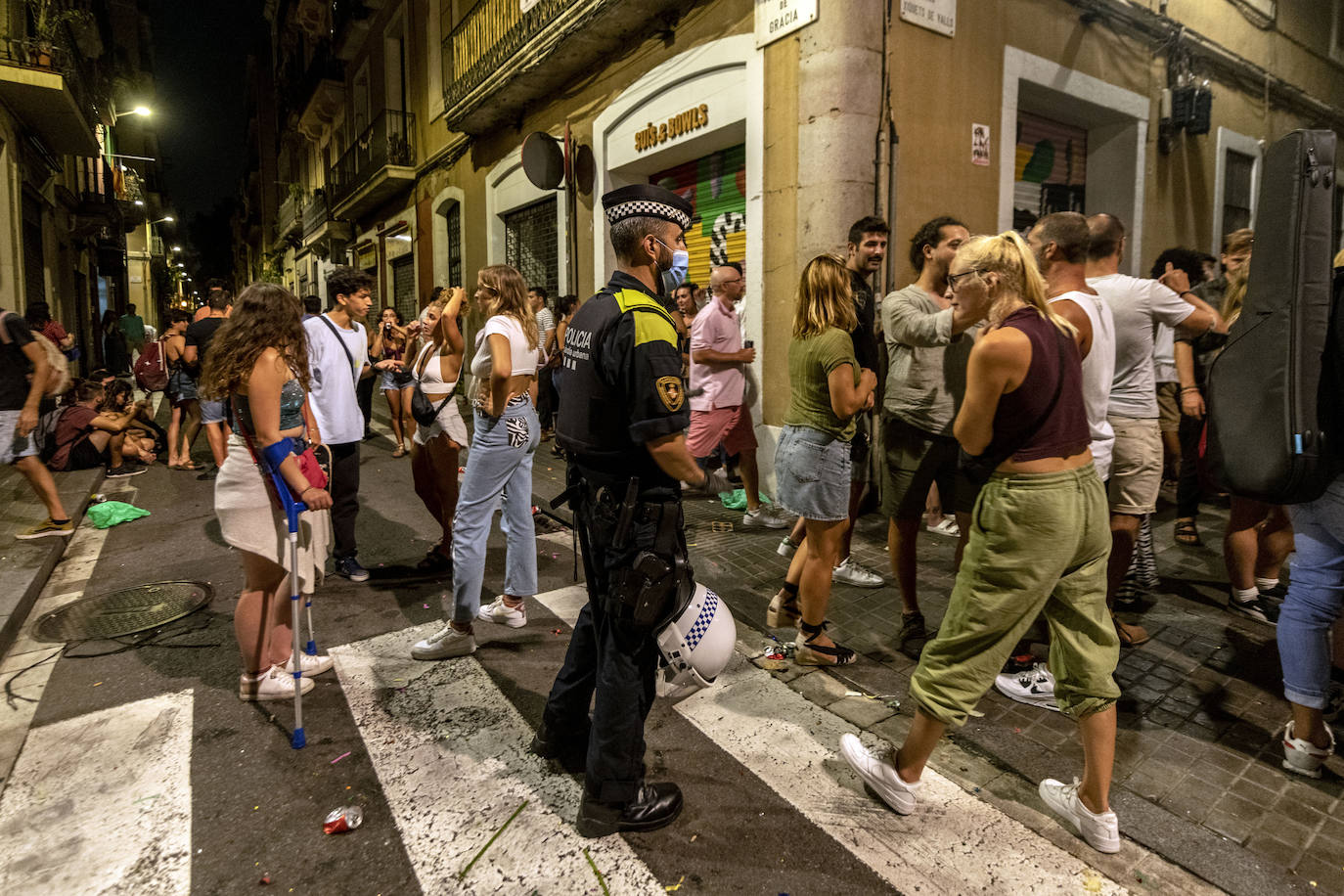 Primera noche sin toque de queda en Barcelona: botellones, aglomeraciones y 4.100 desalojados