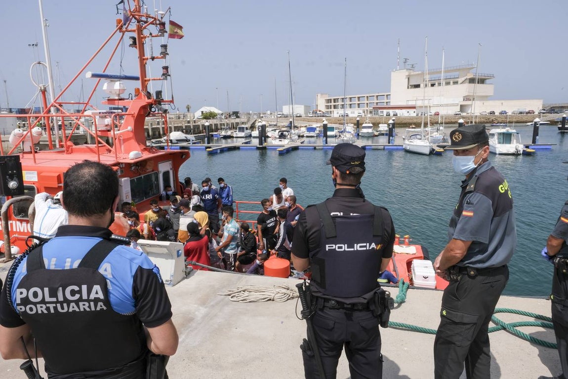 Fotos: Varias pateras llegan a Cádiz