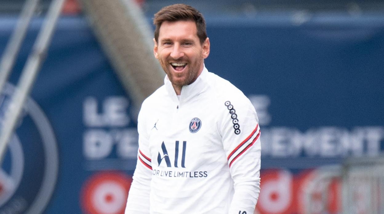 Del pañuelo con lágrimas de Messi al pelo de Elvis: los objetos subastados más sorprendentes de famosos