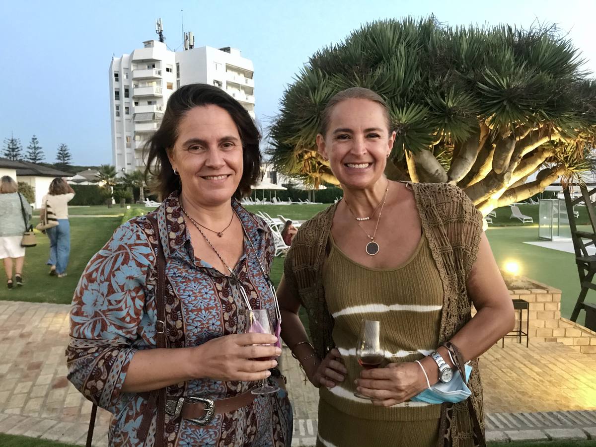 Begoña De Francisco y Tania Hernández de Paredes.. 