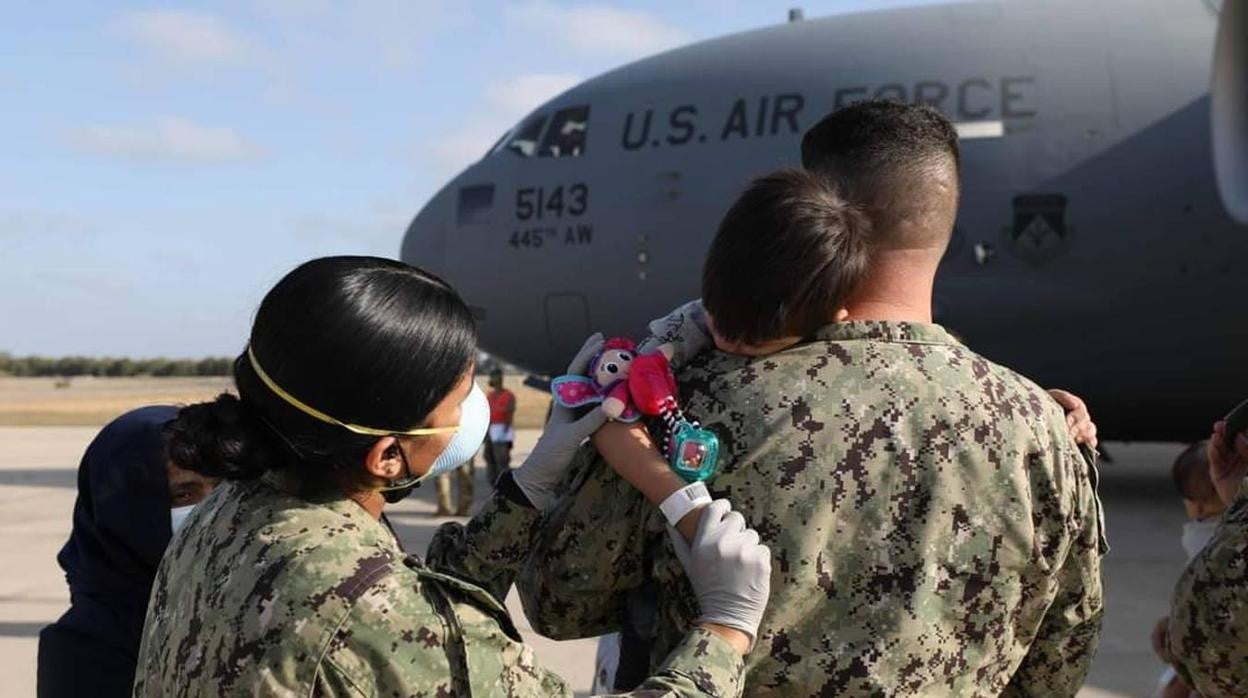 Fotos: Rota arropa a los refugiados afganos