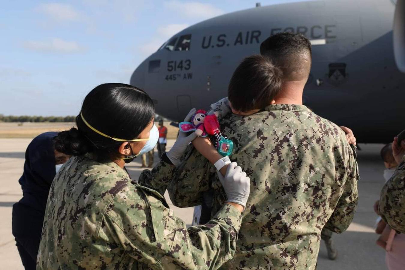 Fotos: Rota arropa a los refugiados afganos