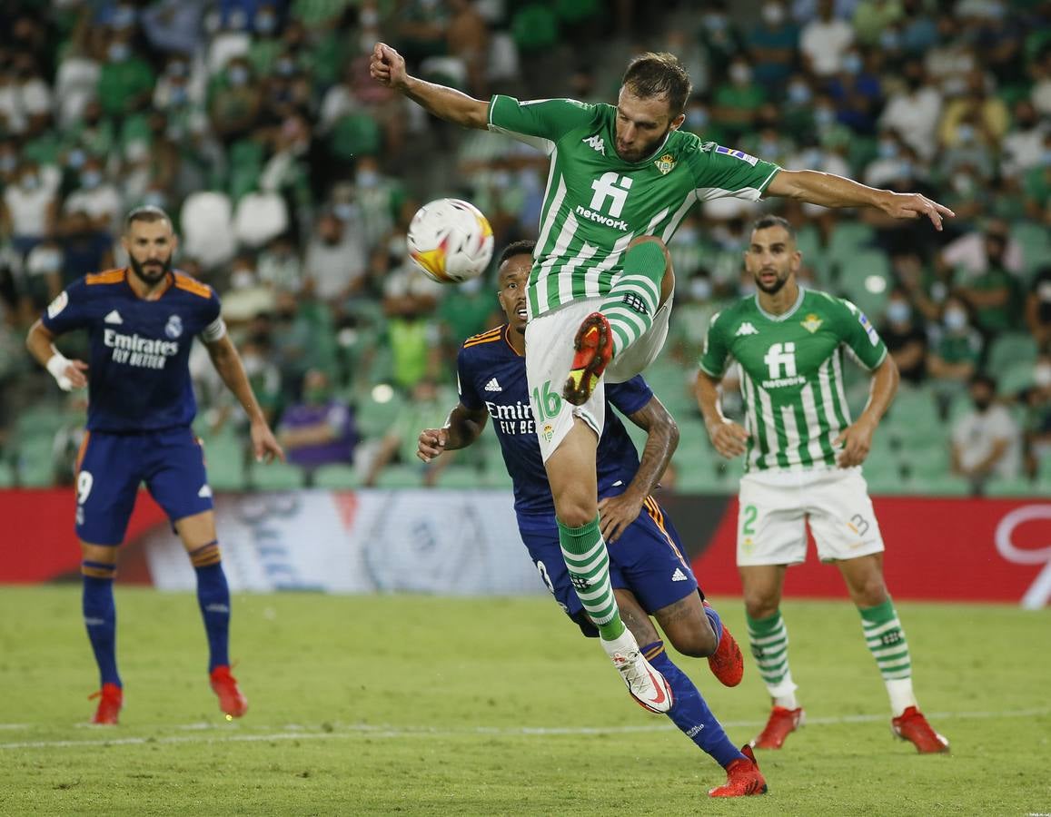 Partido entre el Real Betis y el Real Madrid disputado en el Benito Villamarín