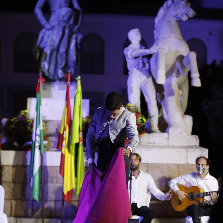 Homenaje a Manolete en el barrio torero de Santa Marina, en imágenes